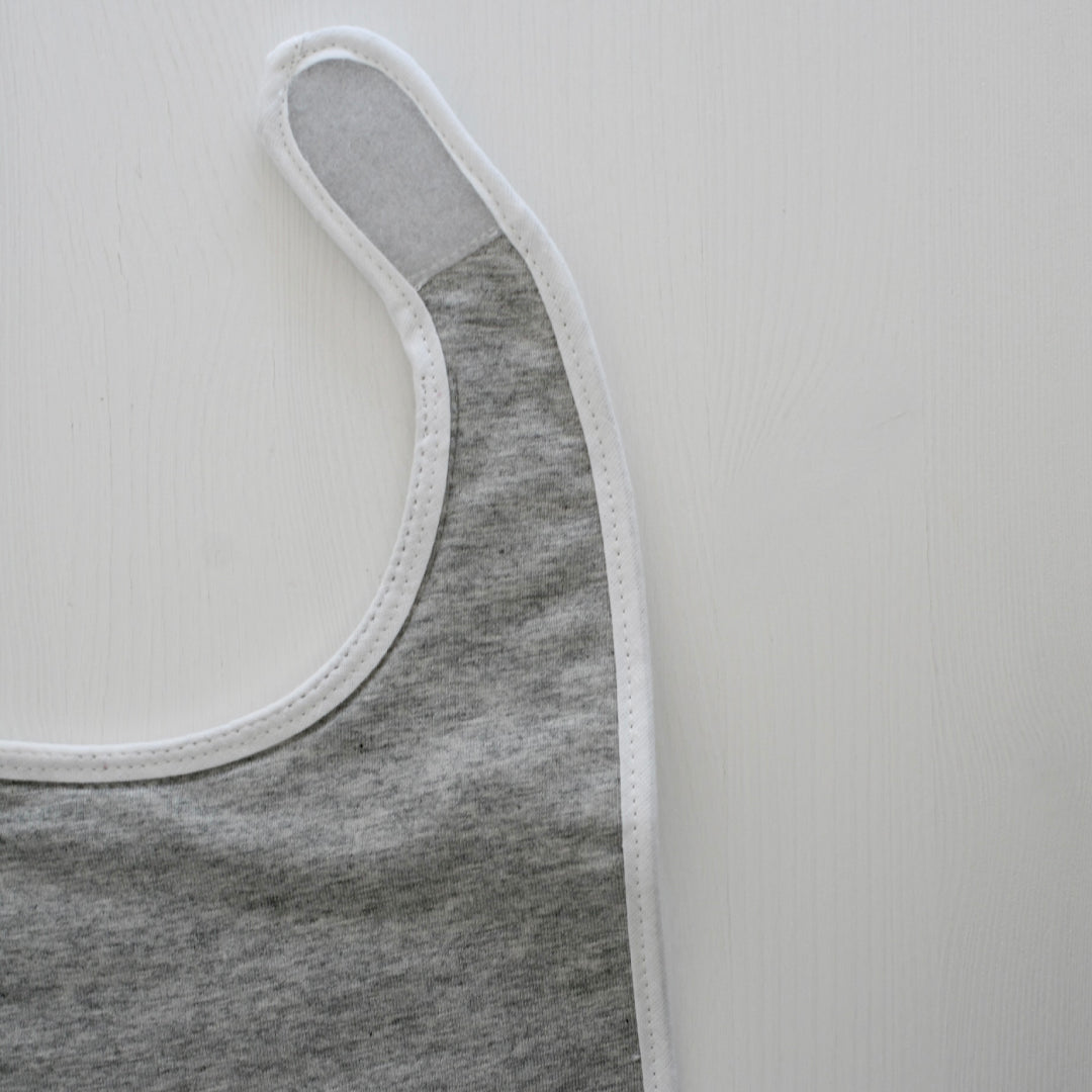 2 Bavoirs 1er Age Gris et Blanc