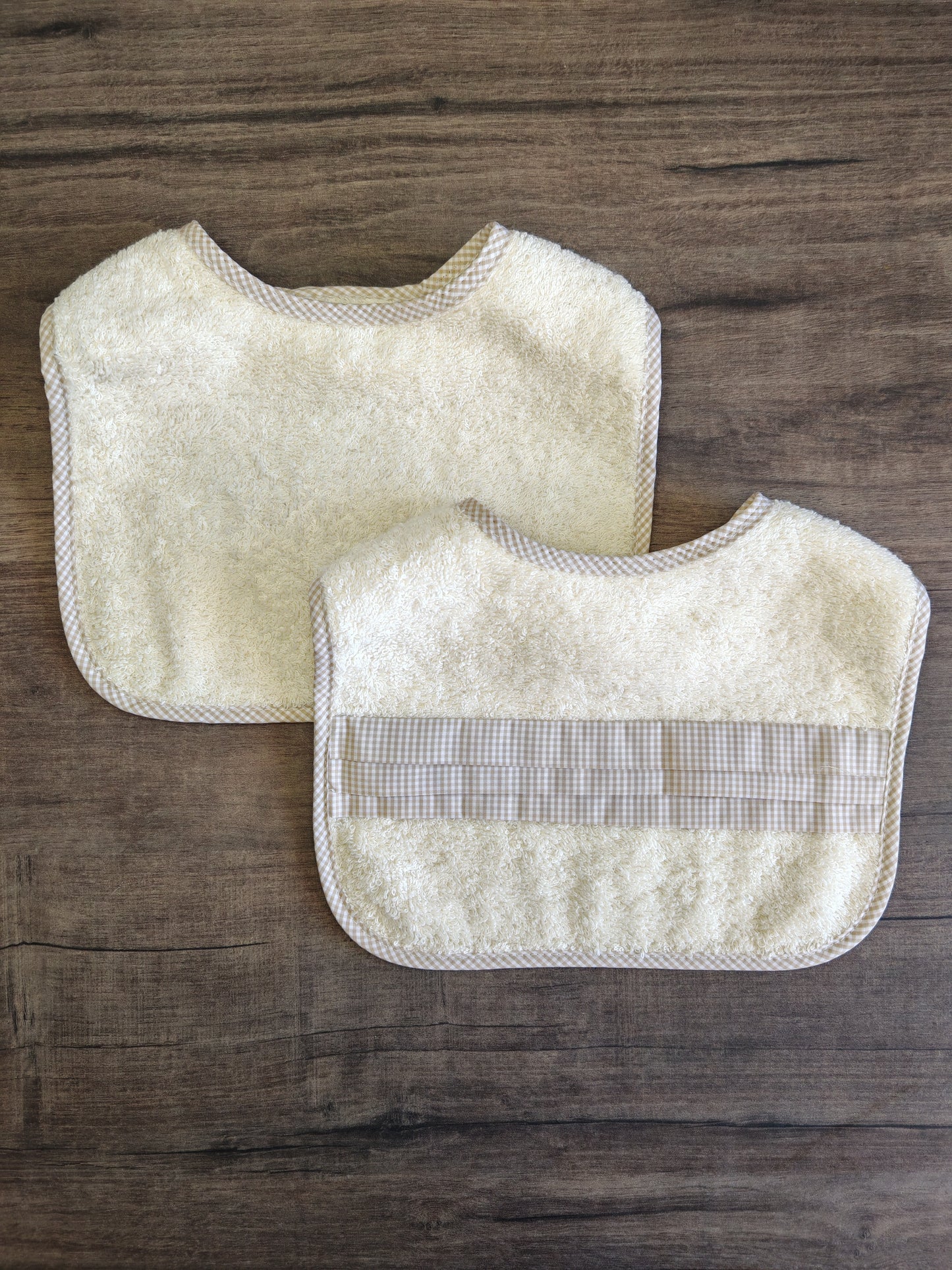 Lot de 2 Bavoirs Bébé 1er Âge Bicolores Beige et Marron – Confort et Style